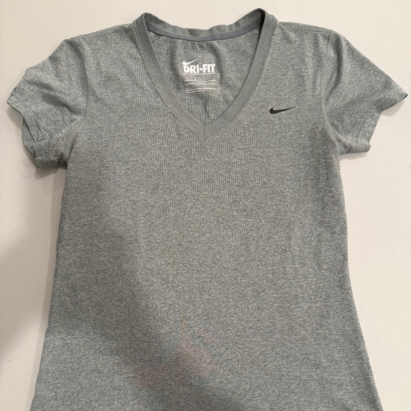 Grey Nike Dry Fit T-Shirt - Small - Picture 1 of 2